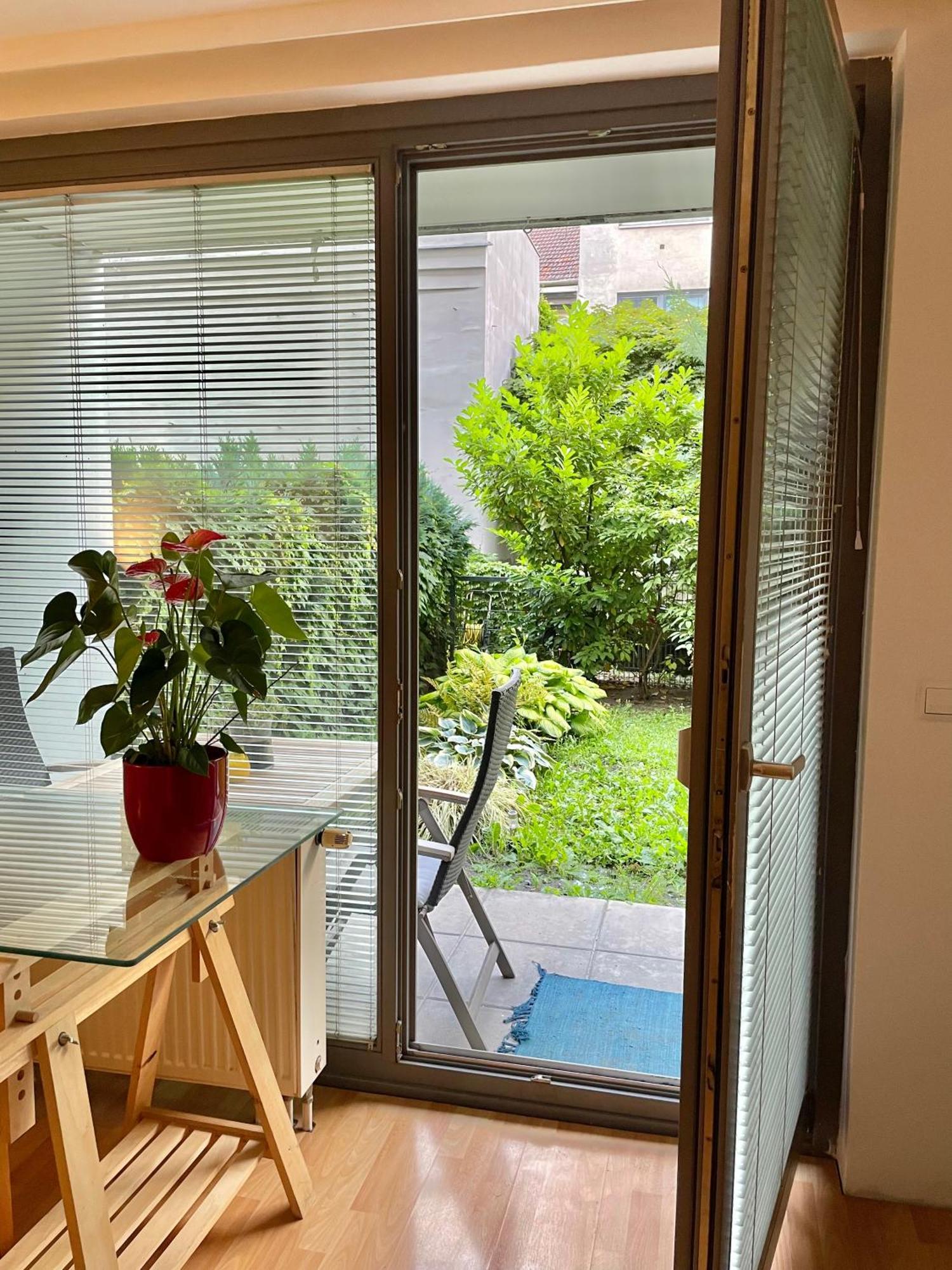Apartment Mit Logia Und Kleinen Garten In Zentraler Lage 2 Wina Bagian luar foto